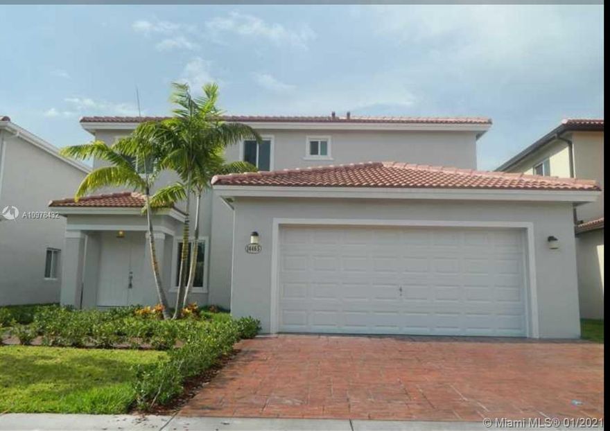 Spectacular house with 5 bedrooms and 3 bathrooms with remodeled kitchen, SS appliances, granite counter top and in ceiling lights, also the bathrooms are remodeled, patio overlooking the canal, built in 2013 (almost new) NO ASSOCIATION and NO CDD. Conveniently located in a safe desirable area with quick access to main hwy. Excellent schools. Showings are Available. This property is a dream Home.