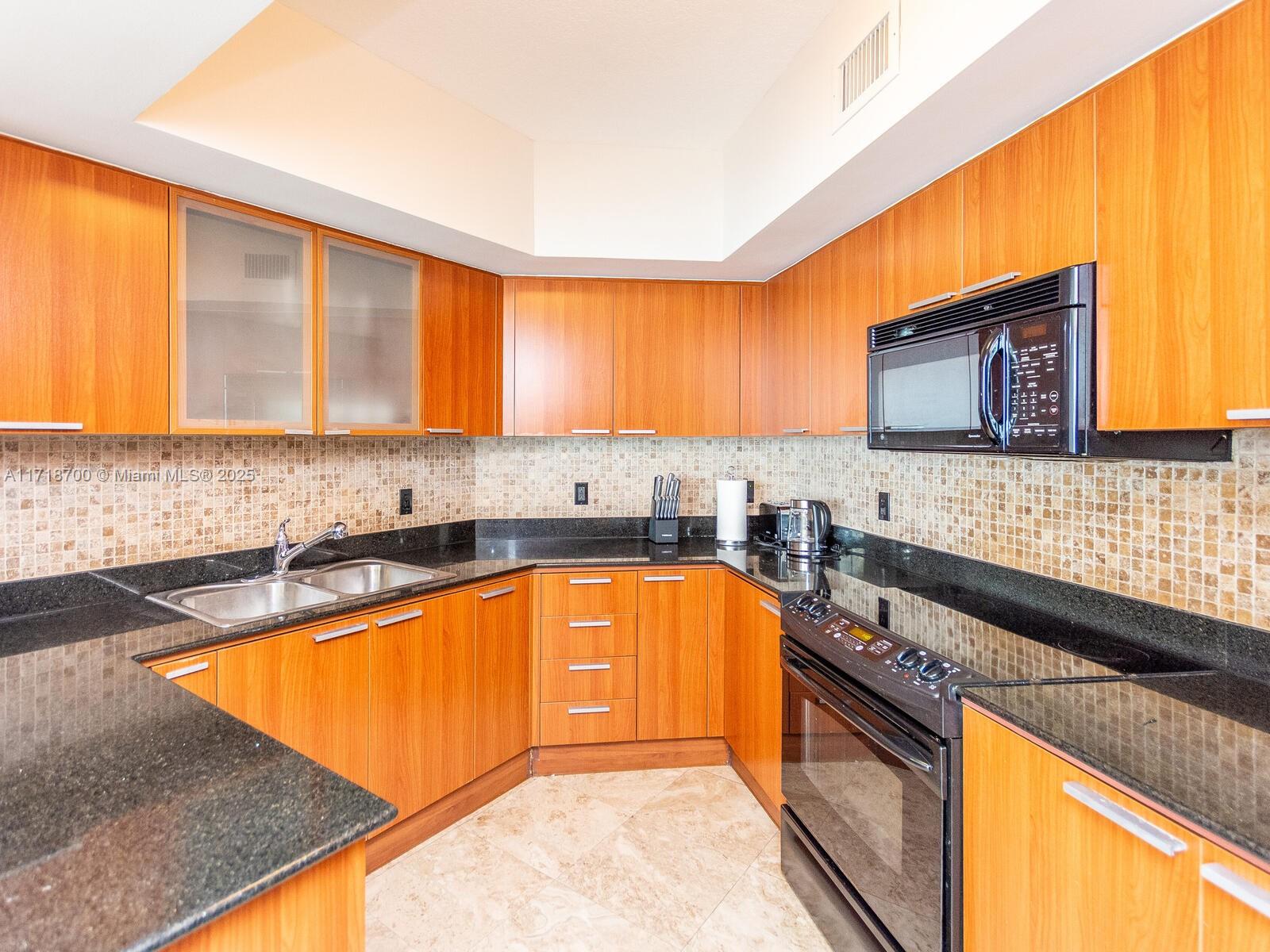 LA PERLA CONDO - Residential