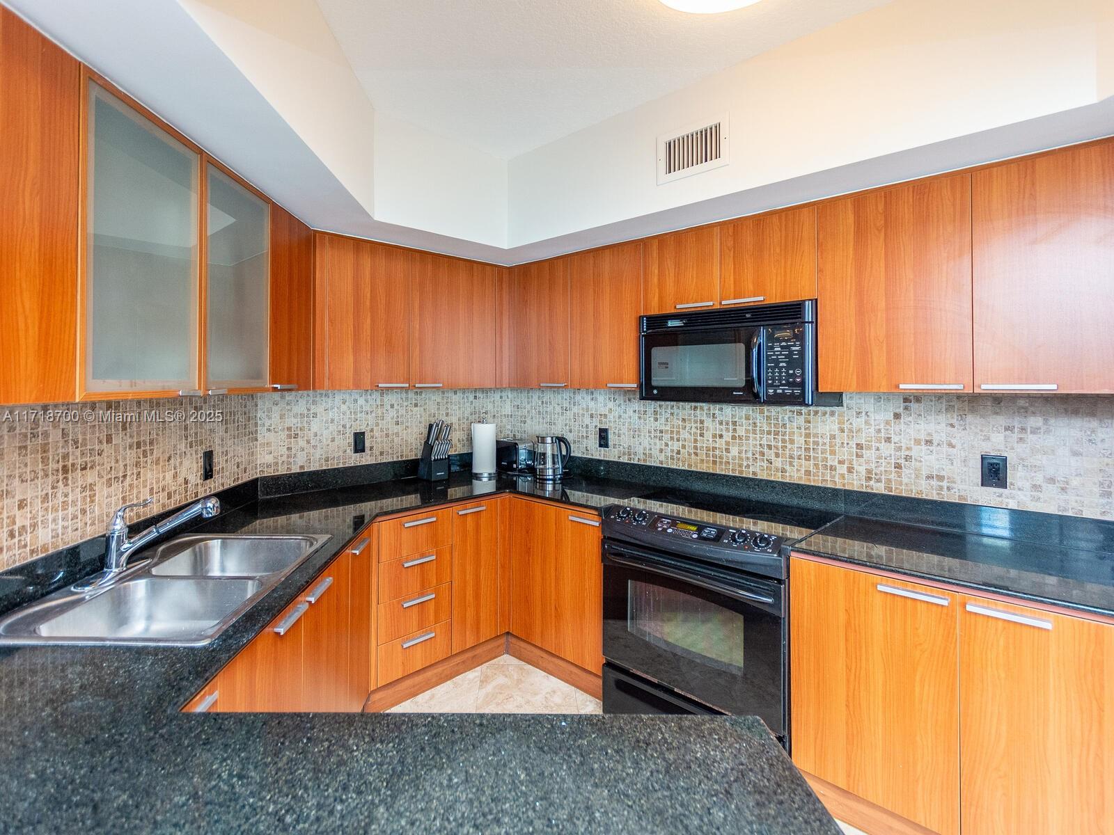 LA PERLA CONDO - Residential