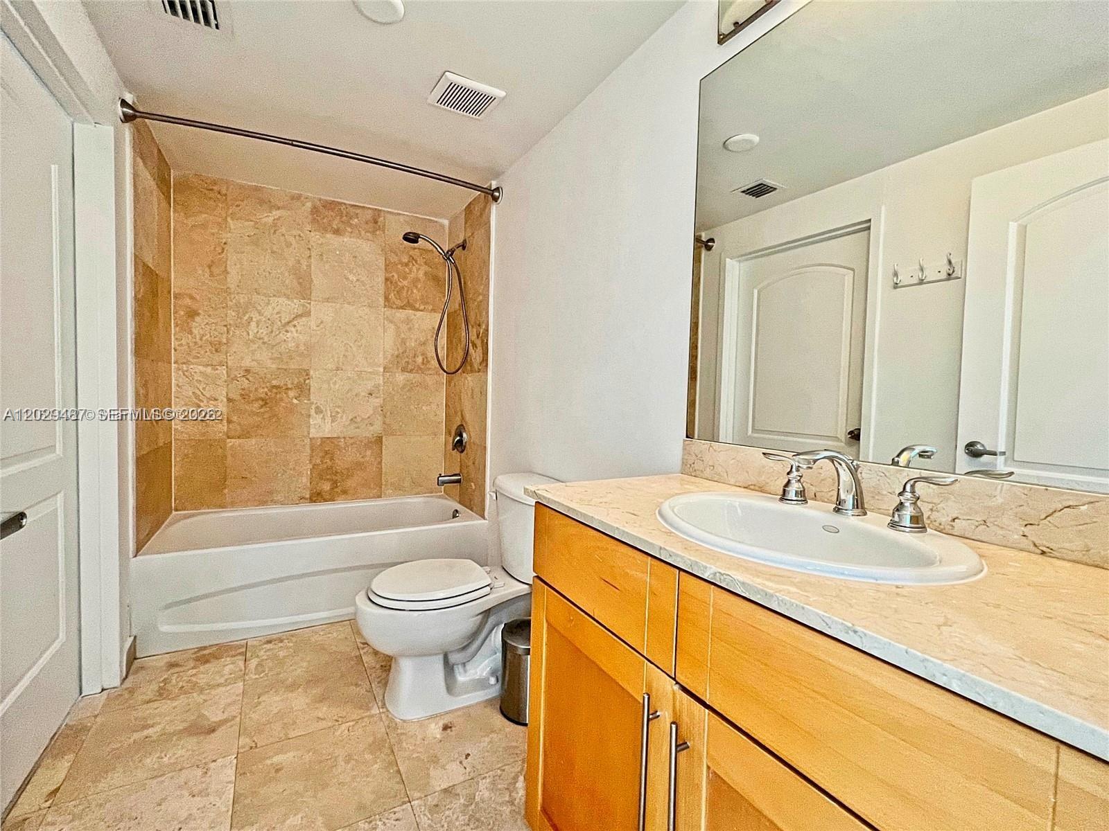 945 Michigan Ave 5