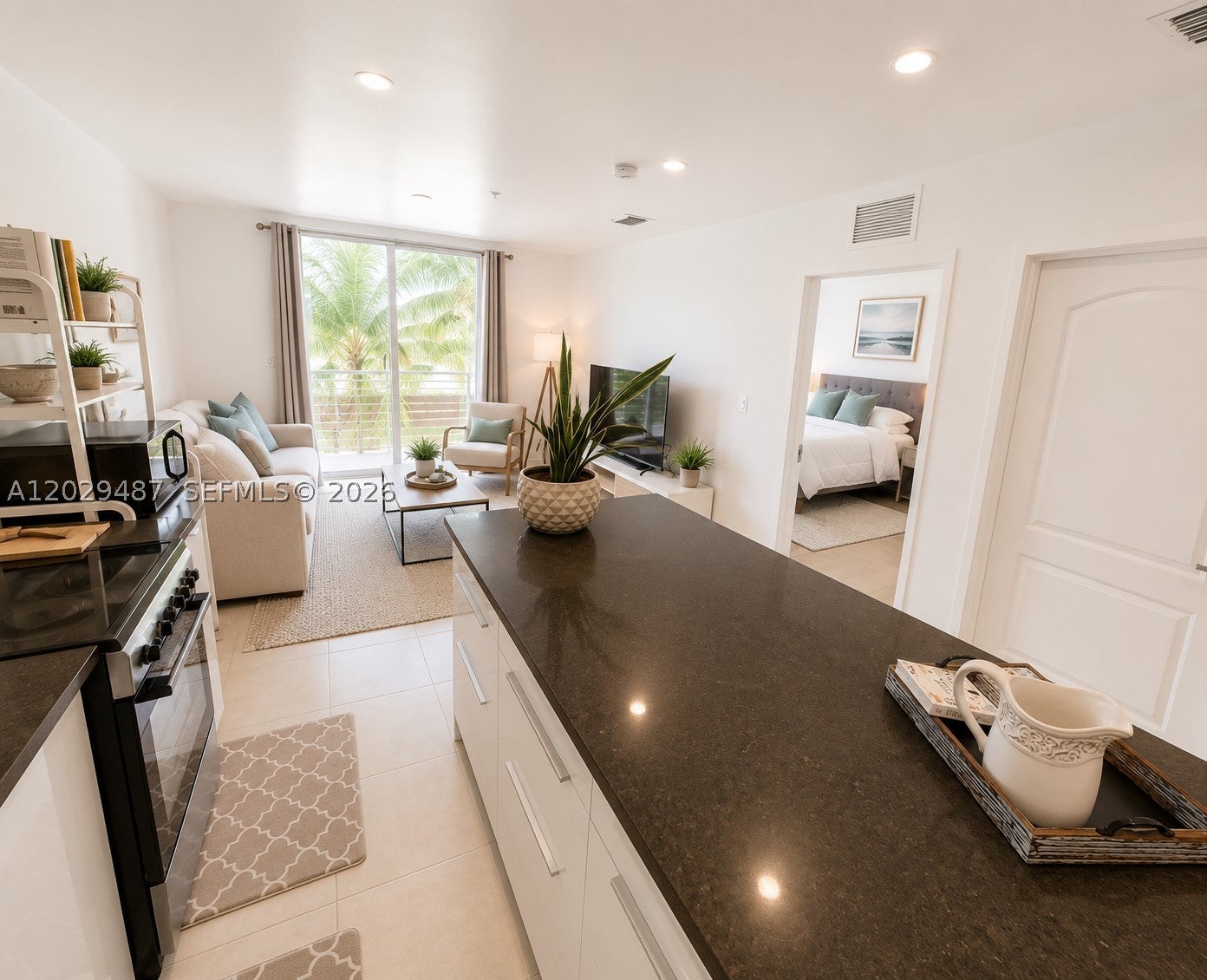 945 Michigan Ave 5