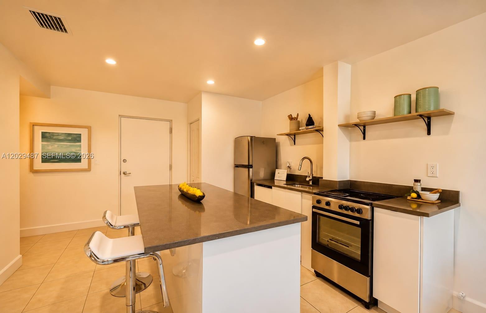 945 Michigan Ave 5