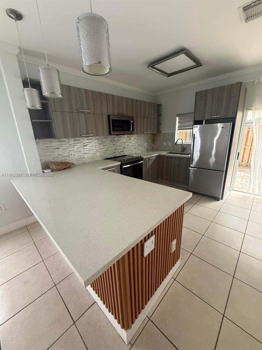 LEEWARD AT ISLANDS AT DOR - Residential