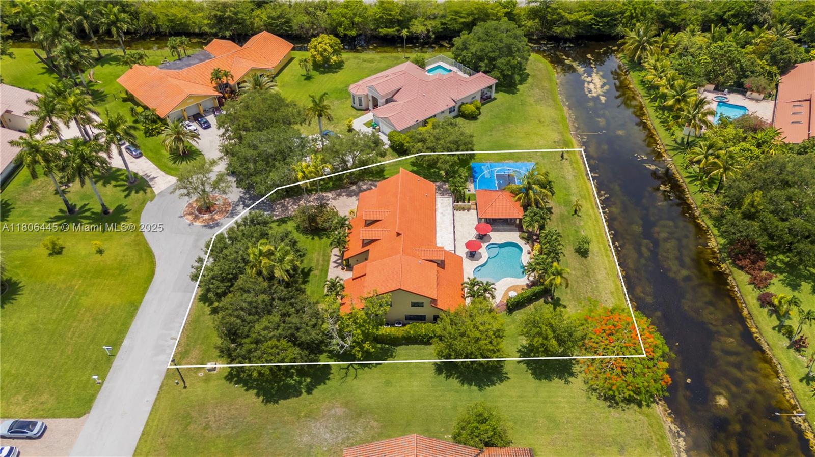 11915 Green Oak Dr, Davie, Broward County, Florida - 6 Bedrooms  
4 Bathrooms - 