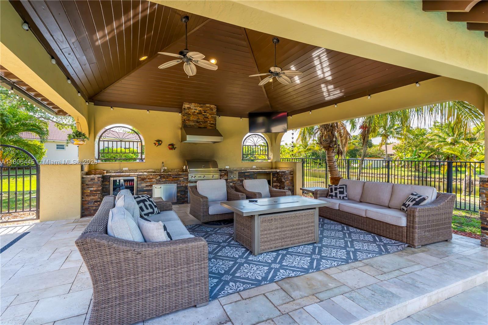 11915 Green Oak Dr
