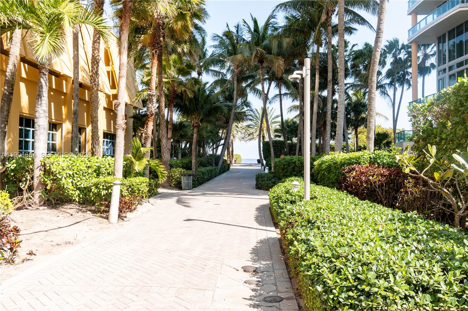 THE DRAKE CONDO - Residential Lease