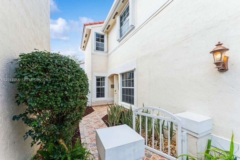 Photo of 926 Opal Ter, Weston, FL 33326 (MLS # A12014056)