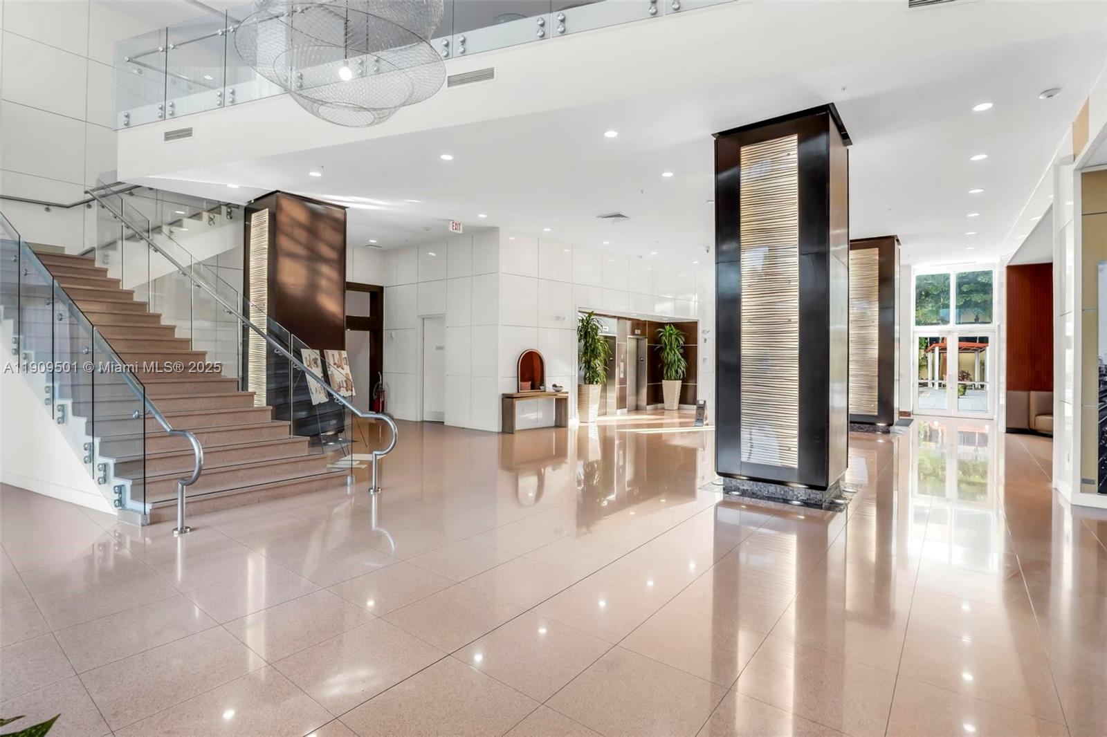 VENTURE AT AVENTURA WEST - Residential Lease