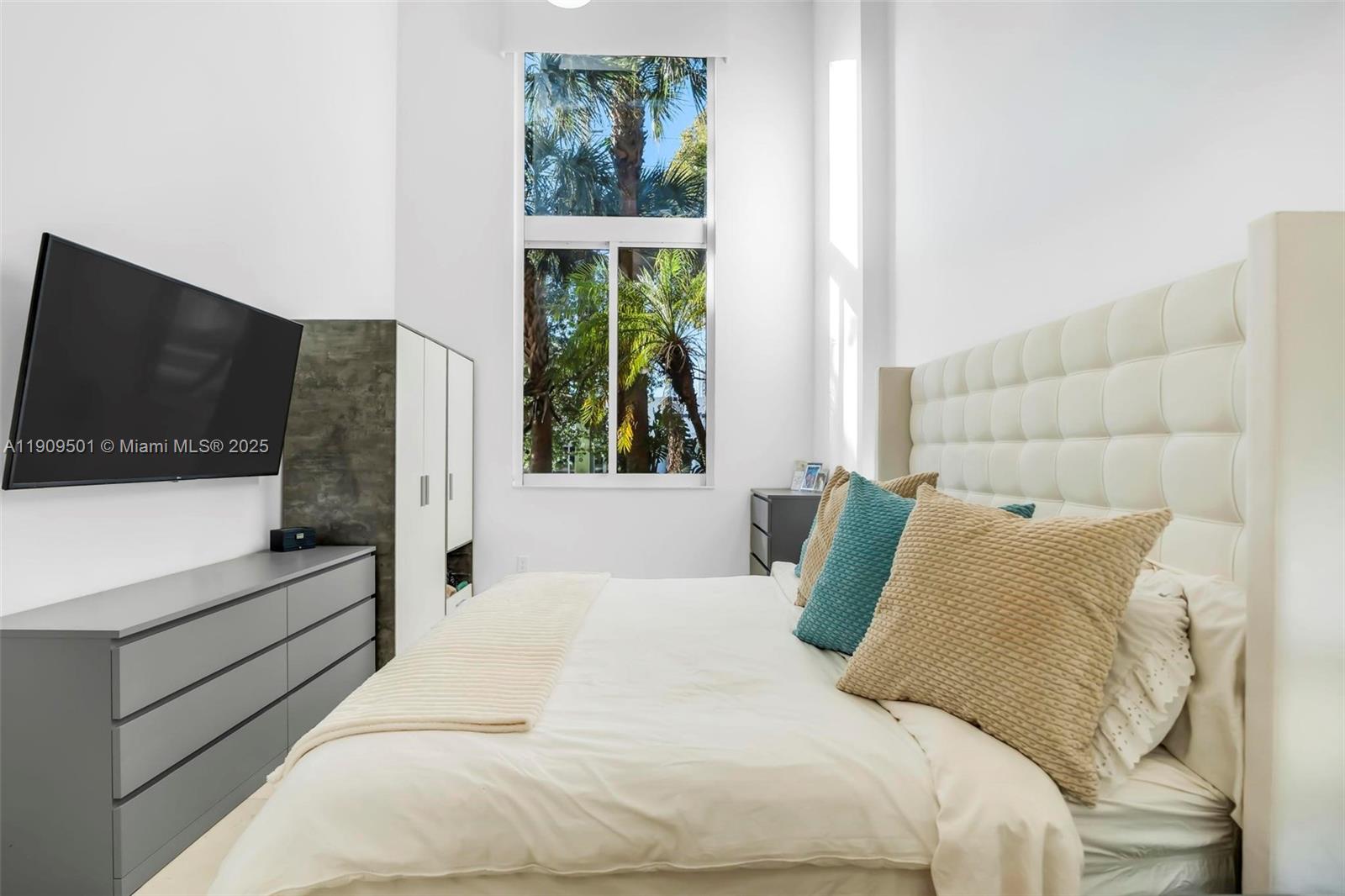 VENTURE AT AVENTURA WEST - Residential Lease