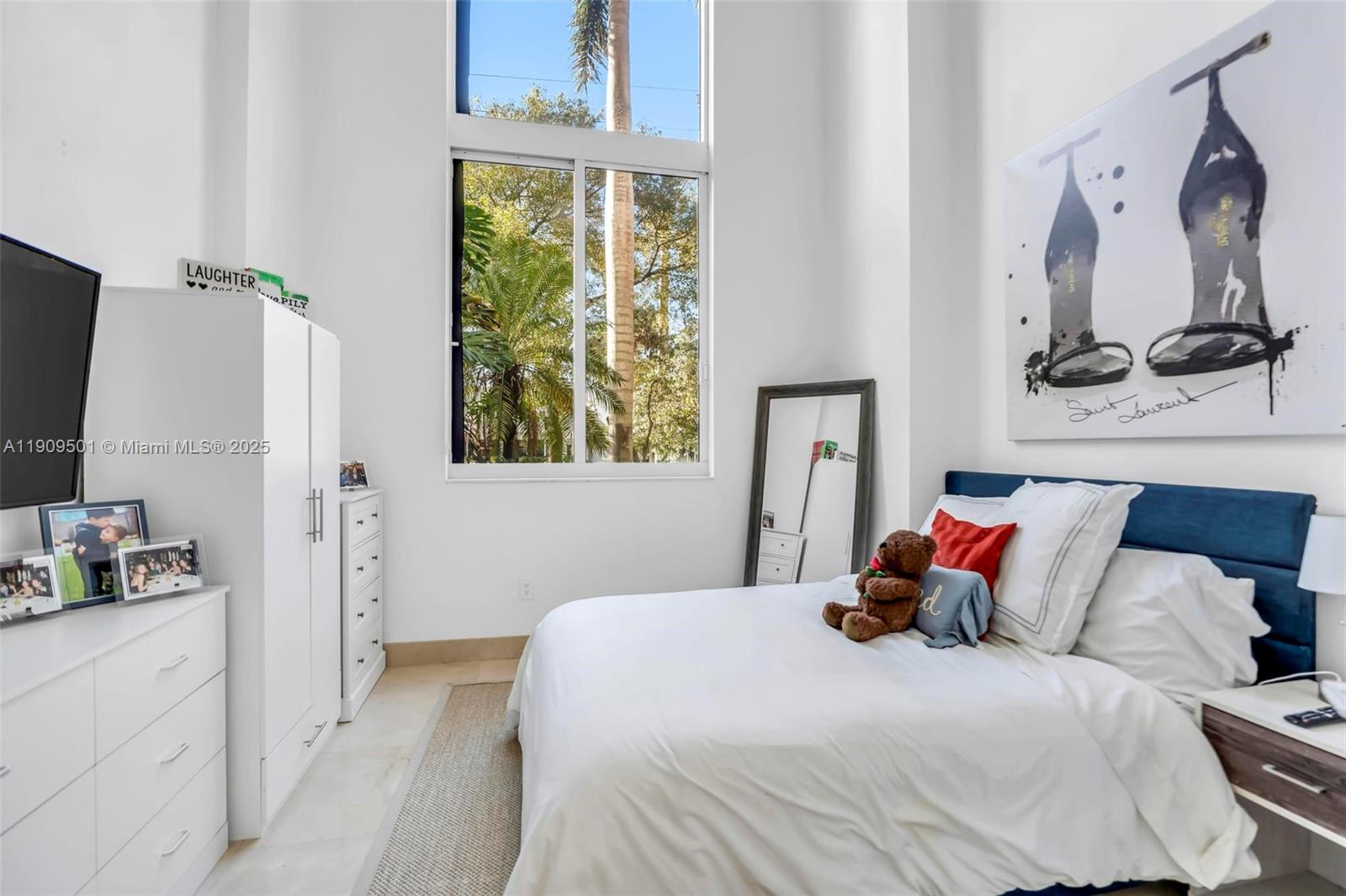 VENTURE AT AVENTURA WEST - Residential Lease