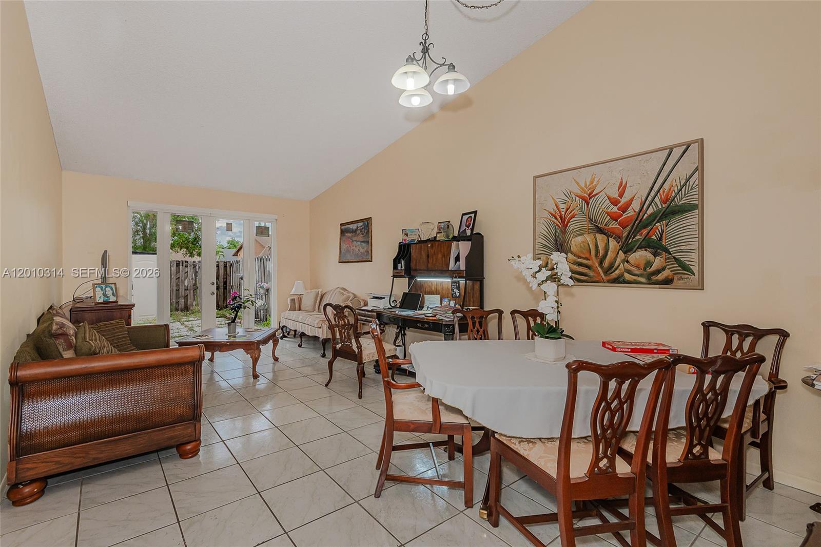 COUNTRY LAKE MANORS TOWNH - Residential