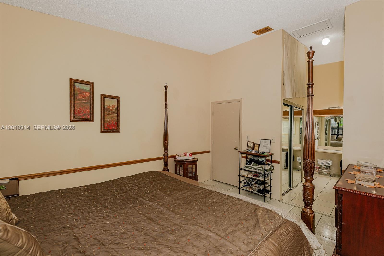 COUNTRY LAKE MANORS TOWNH - Residential