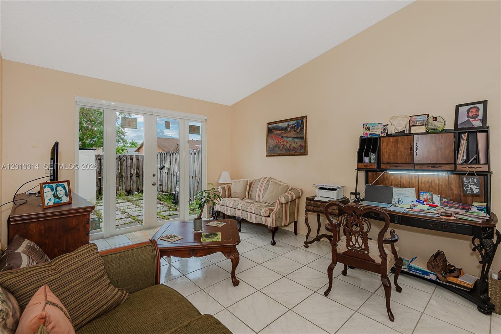 COUNTRY LAKE MANORS TOWNH - Residential