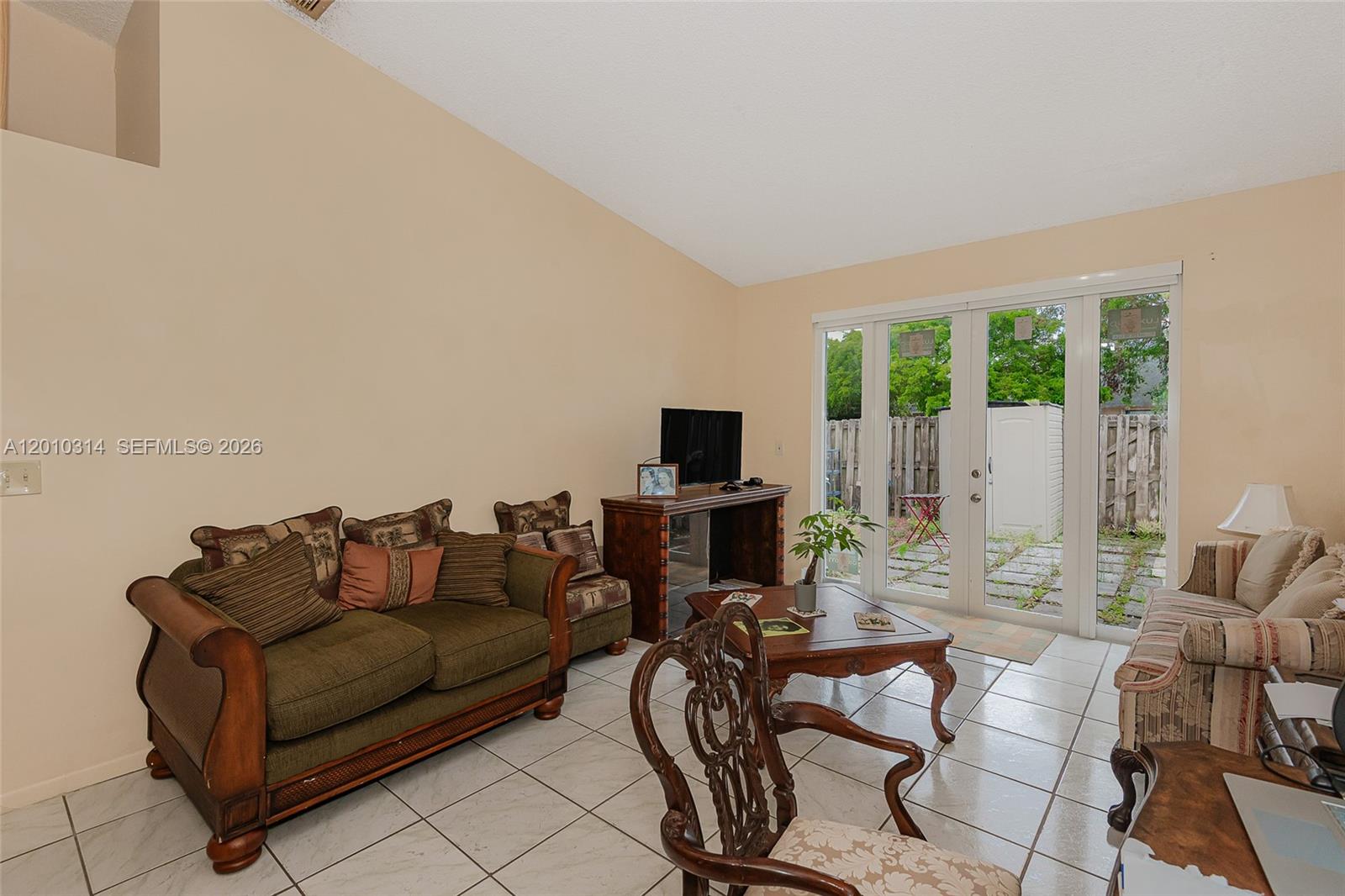 COUNTRY LAKE MANORS TOWNH - Residential