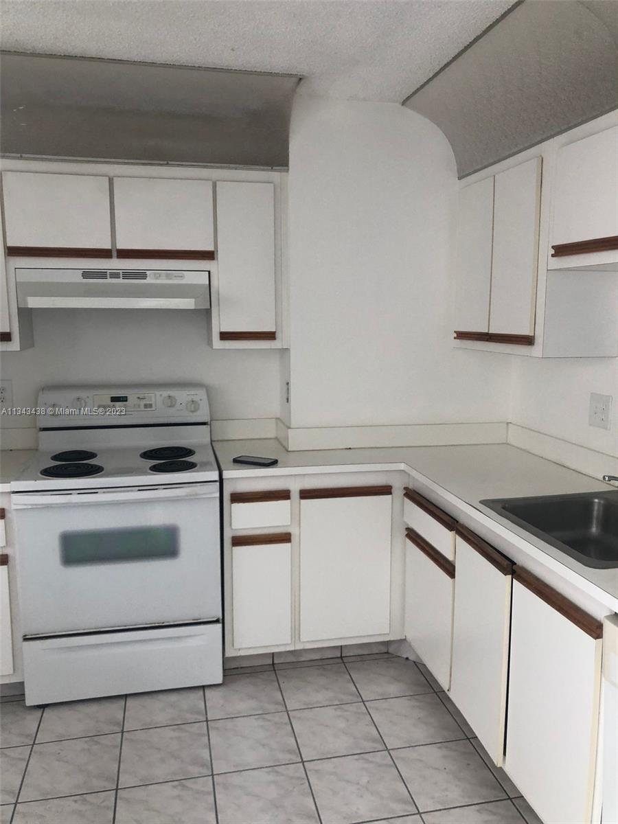 GRENADIER LAKES AT WELLEB - Residential