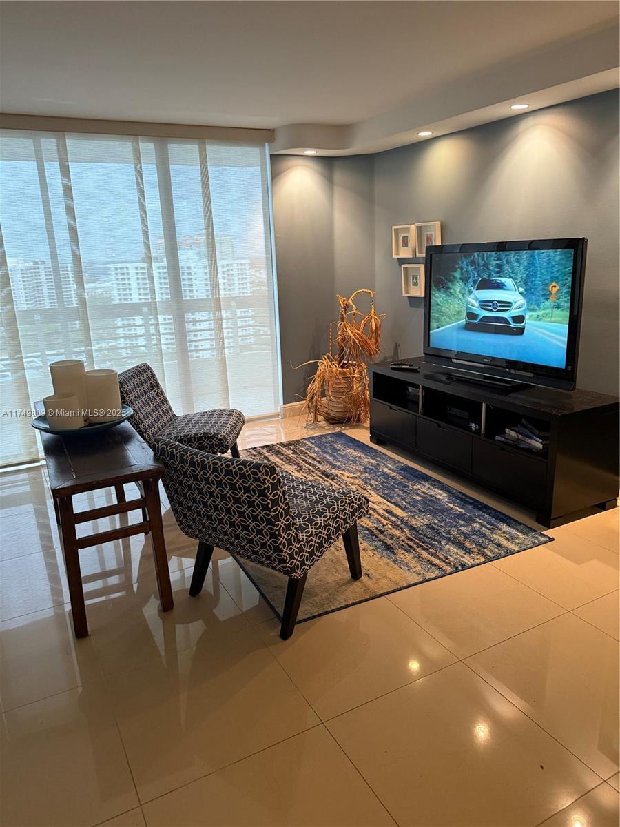 MYSTIC POINTE TOWER 500 C - Residential