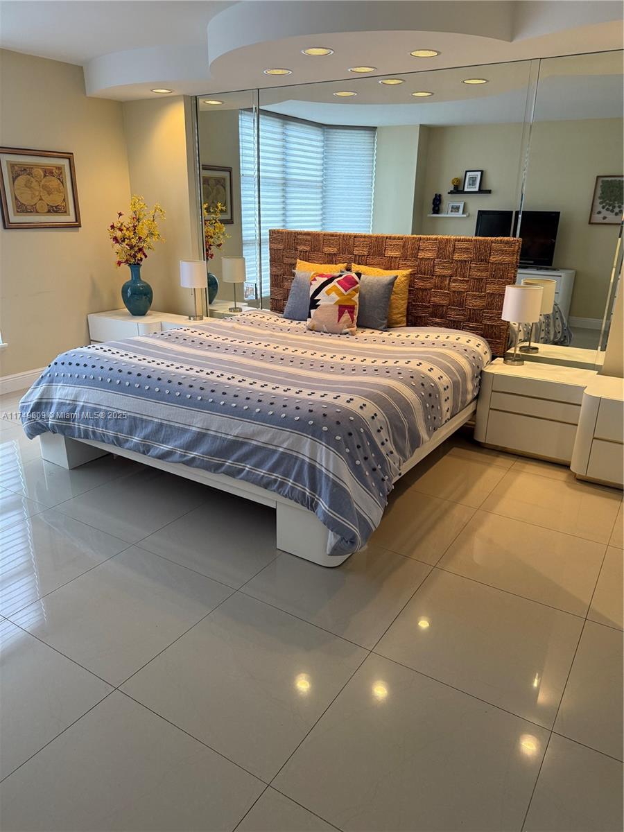 MYSTIC POINTE TOWER 500 C - Residential