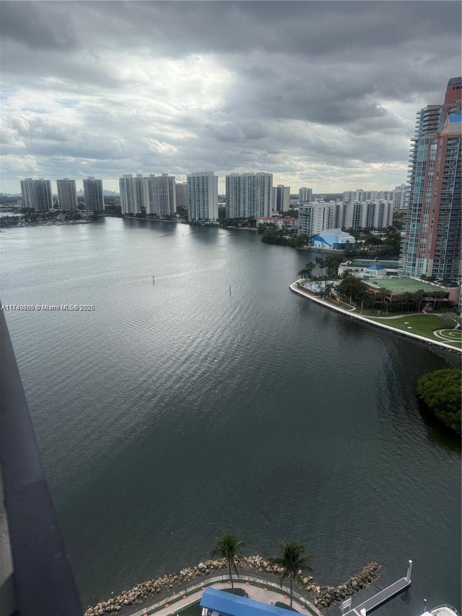 MYSTIC POINTE TOWER 500 C - Residential