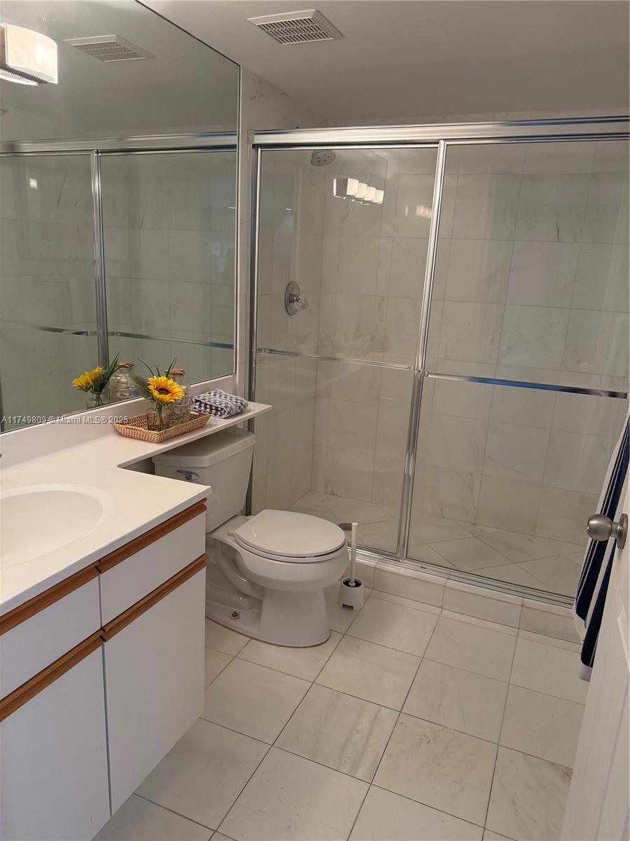 MYSTIC POINTE TOWER 500 C - Residential