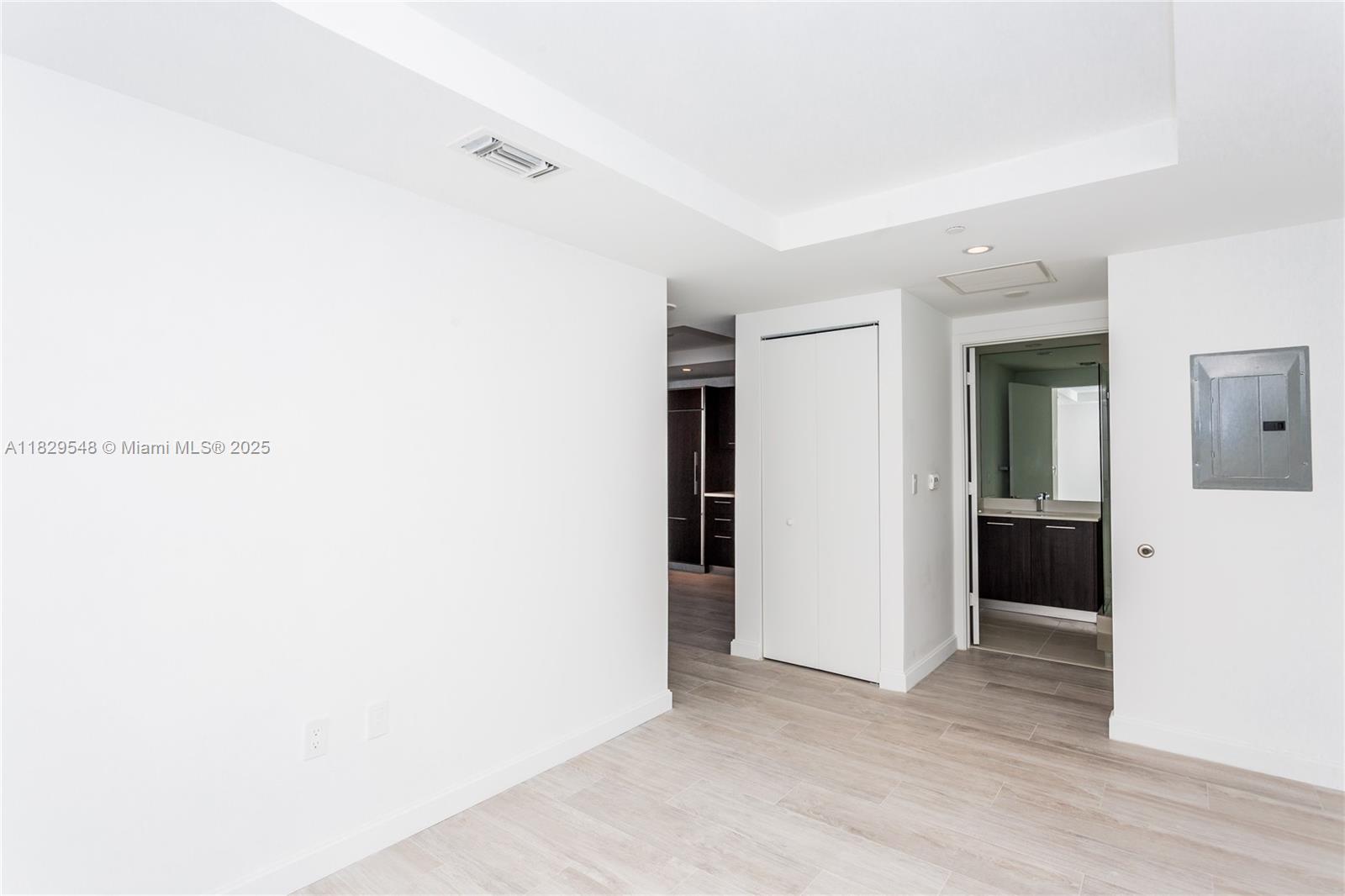 45 SW 9th St 3204