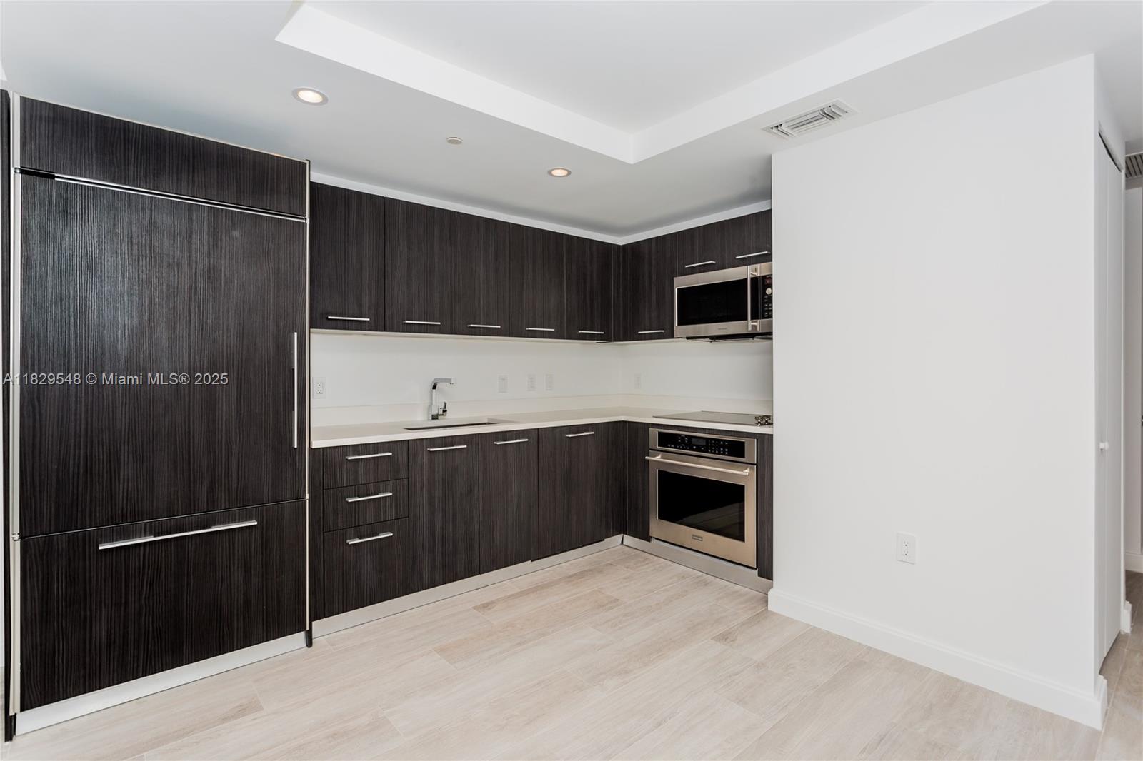 45 SW 9th St 3204