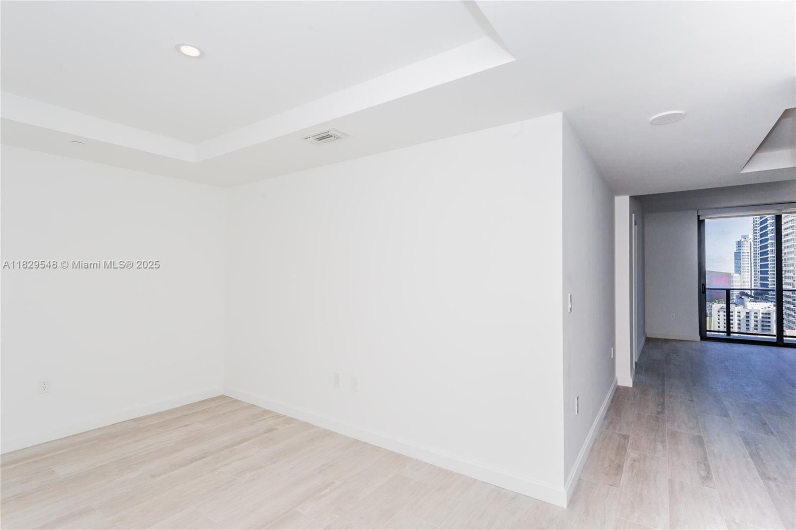 45 SW 9th St 3204
