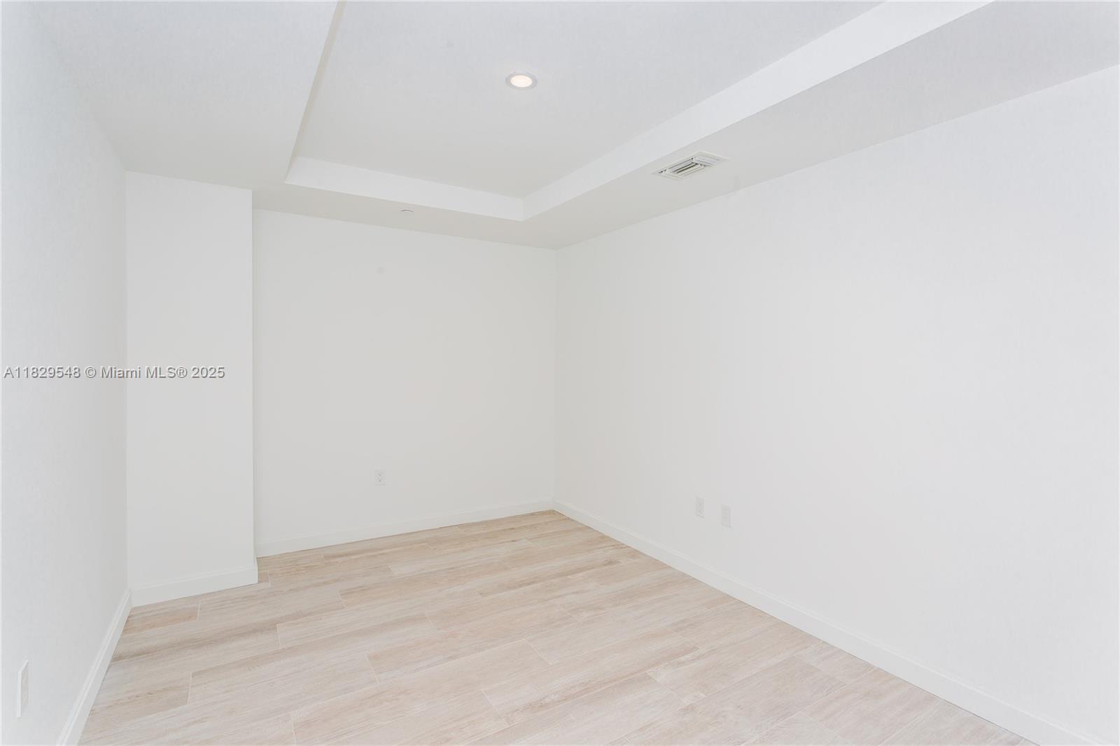 45 SW 9th St 3204