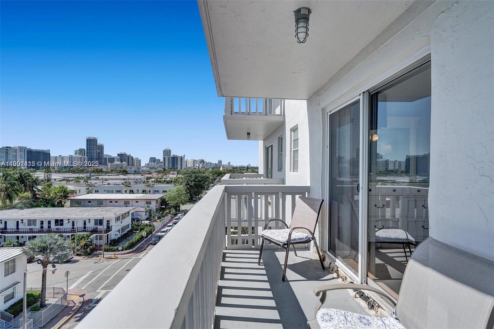 CARLYLE PLAZA CONDO - Residential