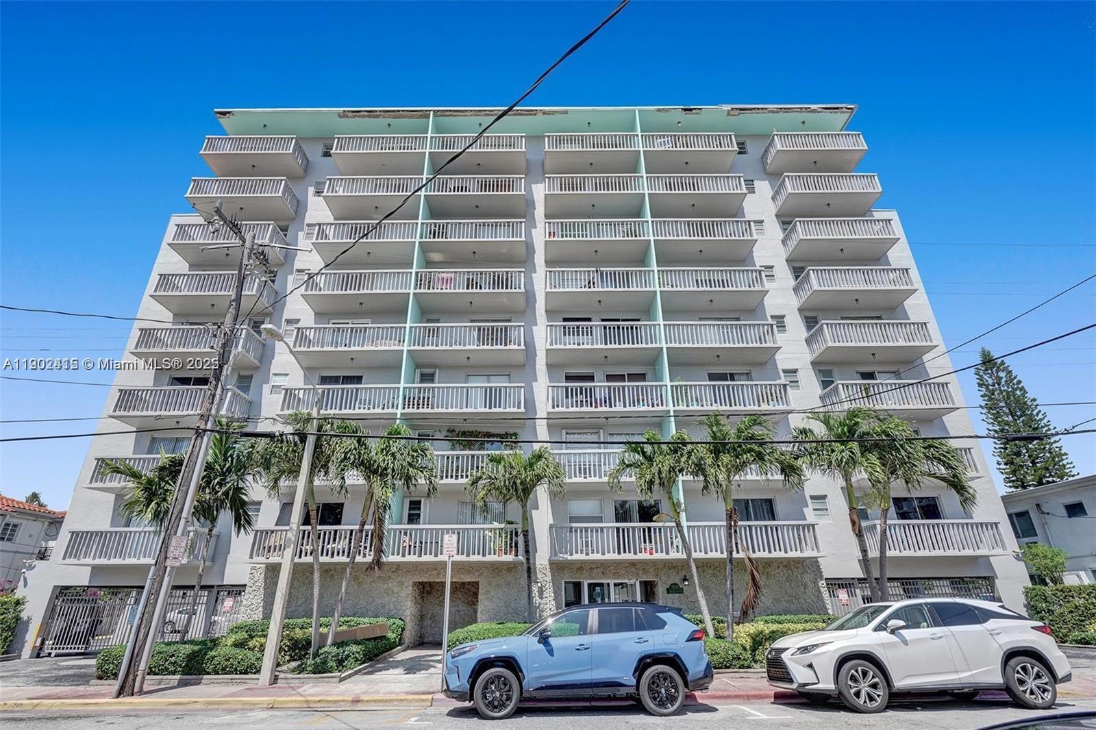 CARLYLE PLAZA CONDO - Residential