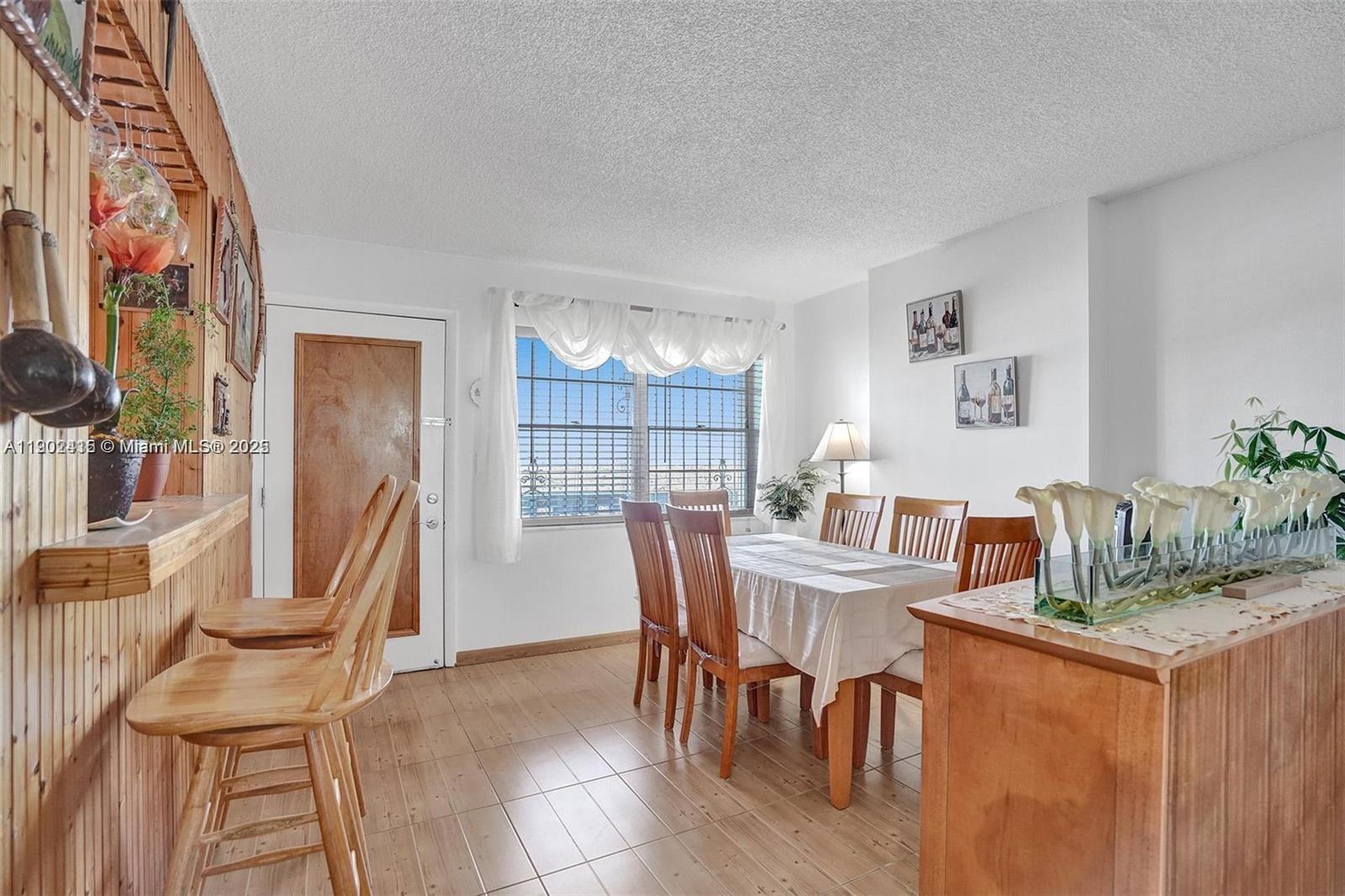 CARLYLE PLAZA CONDO - Residential