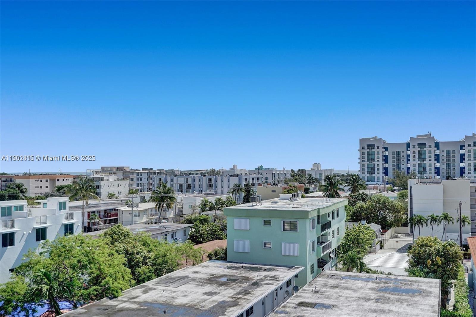 CARLYLE PLAZA CONDO - Residential