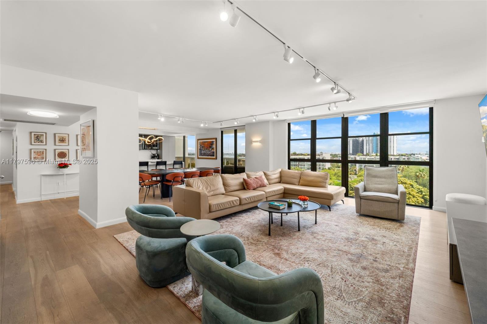 9 Island Ave 814