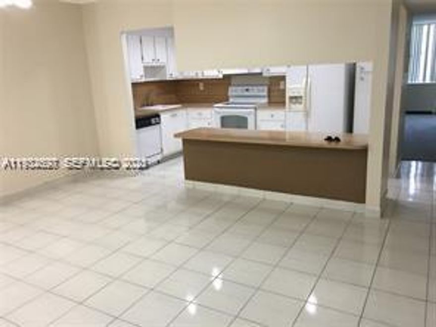 LOCATION, LOCATION, unit in the heart of Aventura. 2 bedrooms 2 Bathrooms. Close to the ocean,Aventura mall, shopping and medical plazas, lots of restaurants, and much more! Walking distance to golf club. Community features pool areas, a gym, a bbq area, and a playground.Aventura has a+ schools. Move in monies 1st month + 2 months Deposit. 600+ credit. Income 2x rent.