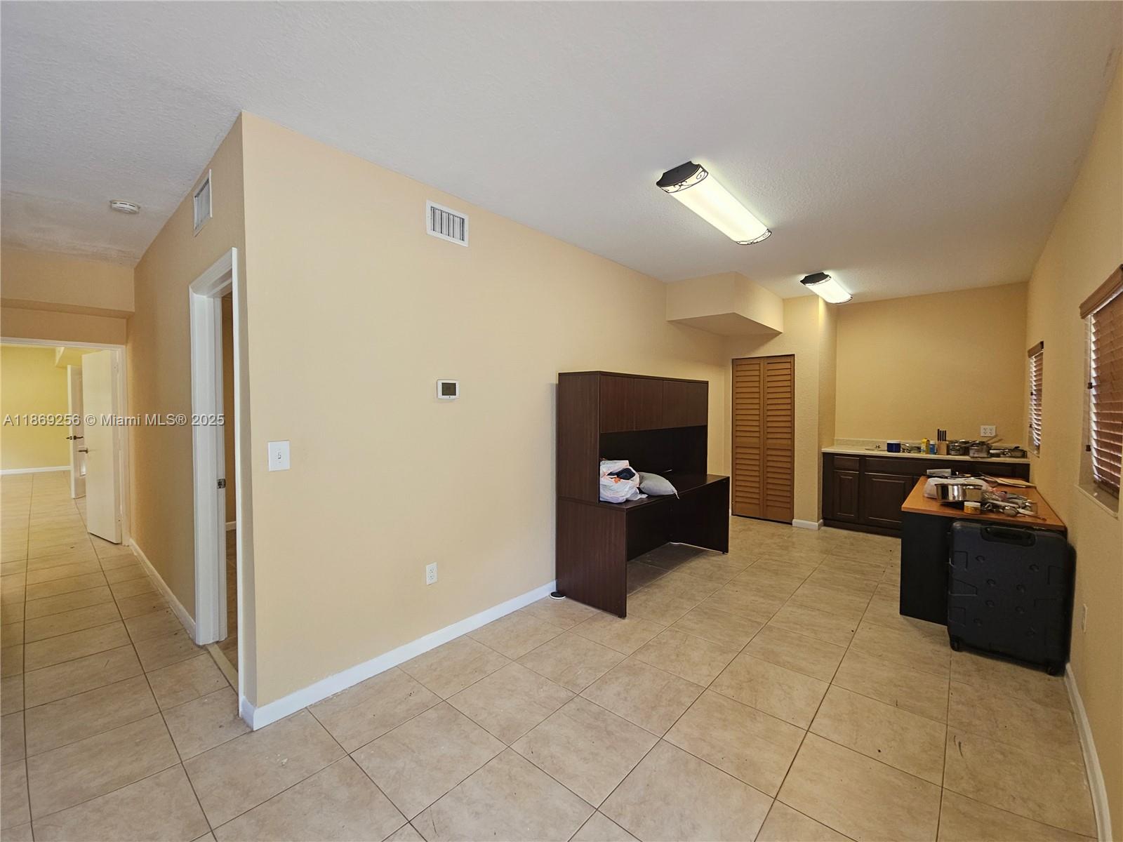 FLA FRUIT LANDS CO SUB NO - Residential Lease