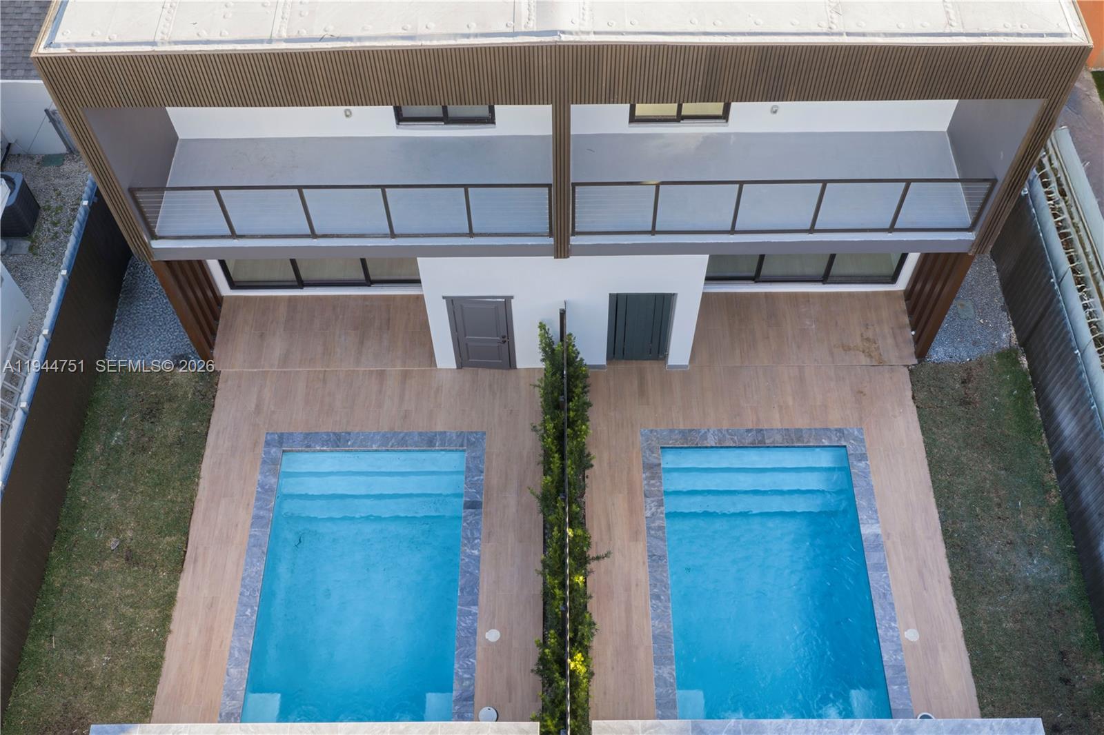 MIAMI SUBURBAN ACRES - Residential