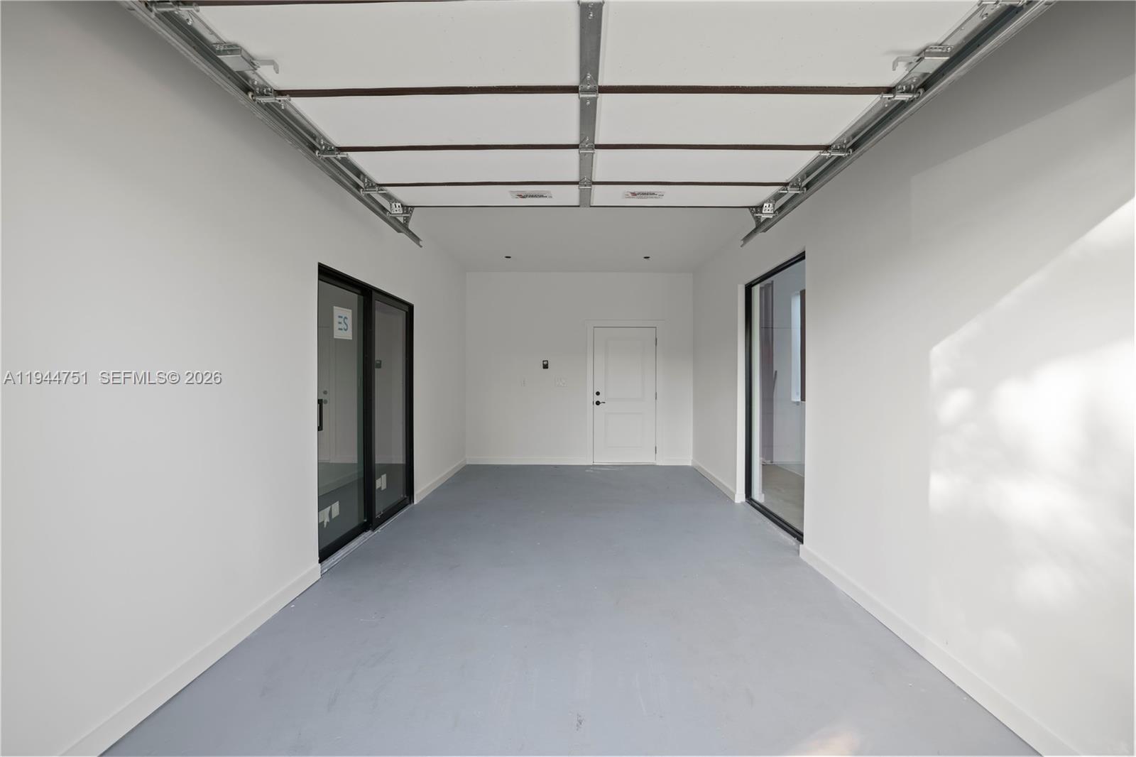 MIAMI SUBURBAN ACRES - Residential