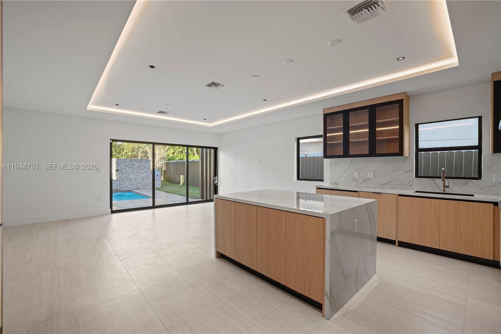 MIAMI SUBURBAN ACRES - Residential