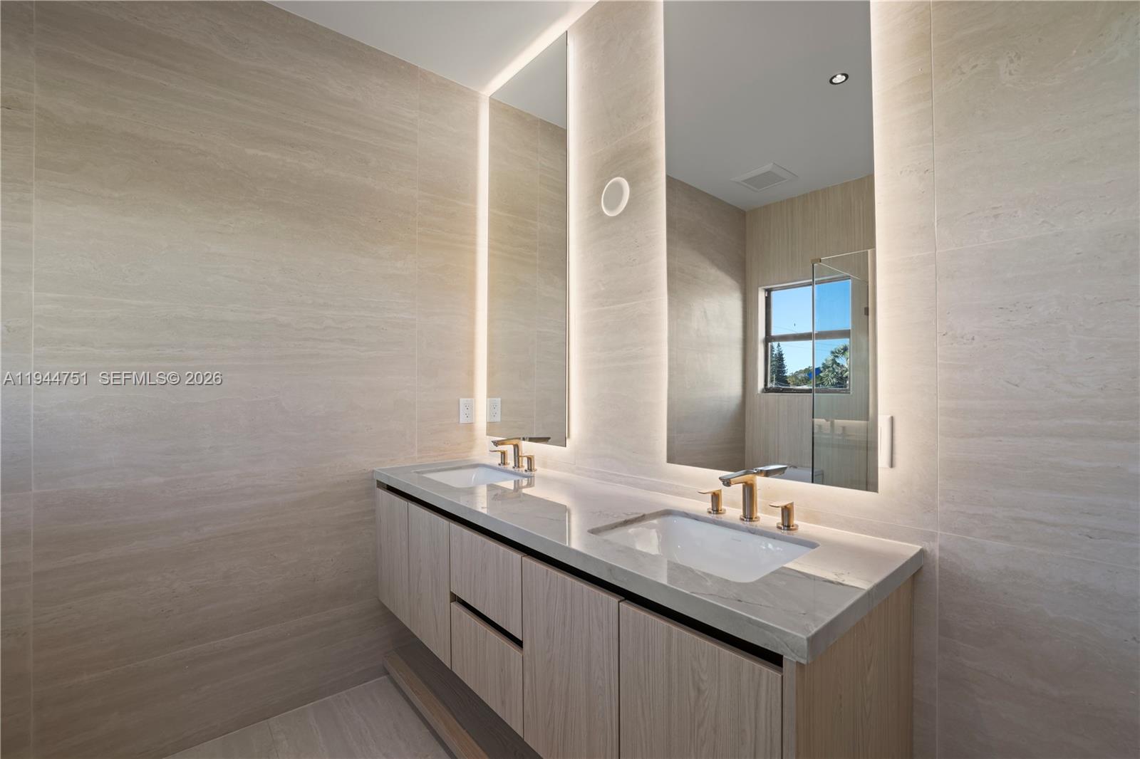 MIAMI SUBURBAN ACRES - Residential