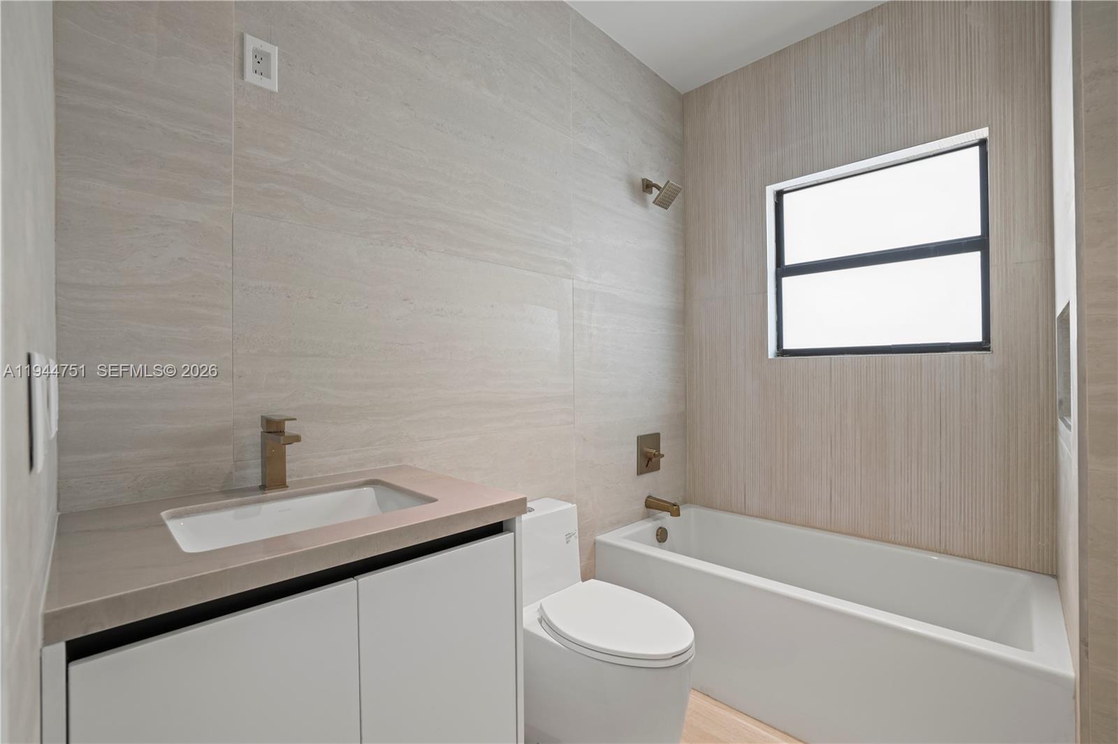 MIAMI SUBURBAN ACRES - Residential