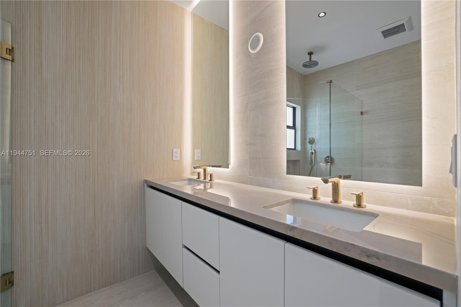 MIAMI SUBURBAN ACRES - Residential