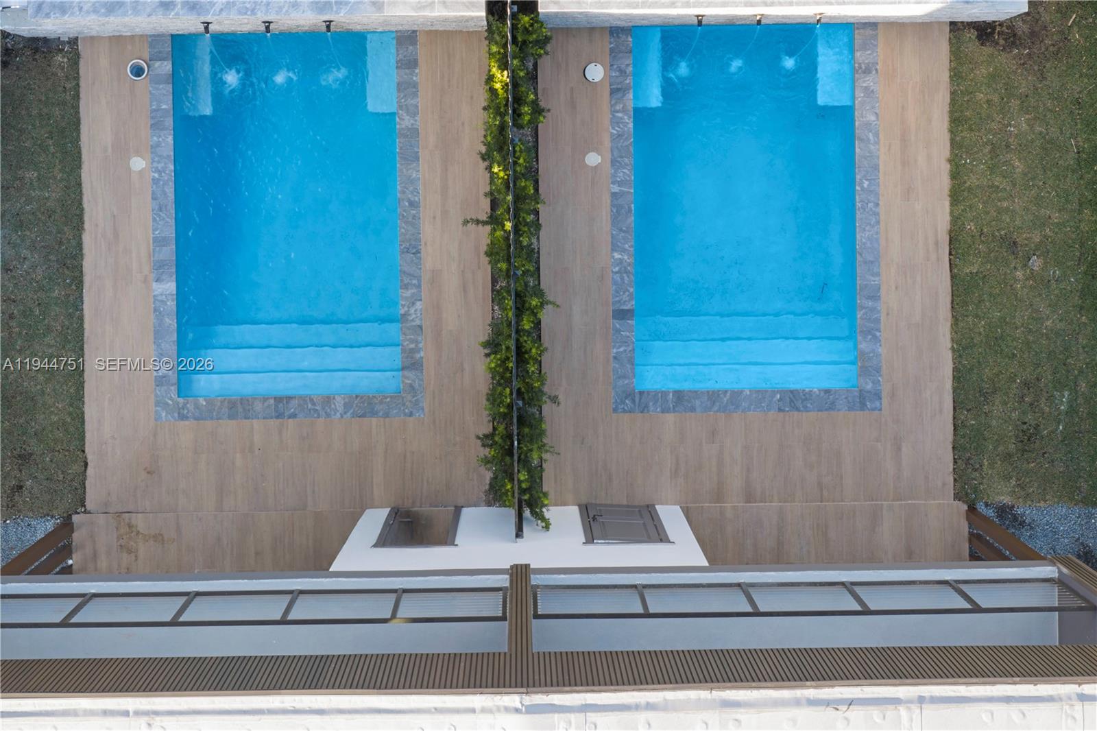 MIAMI SUBURBAN ACRES - Residential