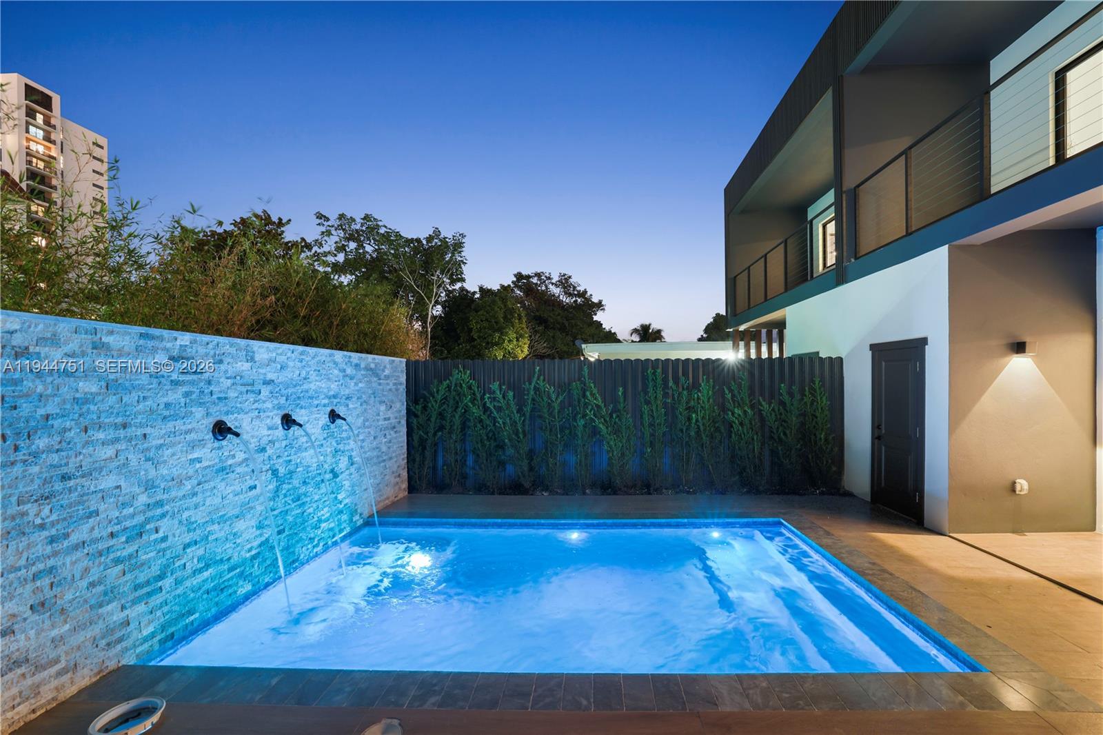 MIAMI SUBURBAN ACRES - Residential