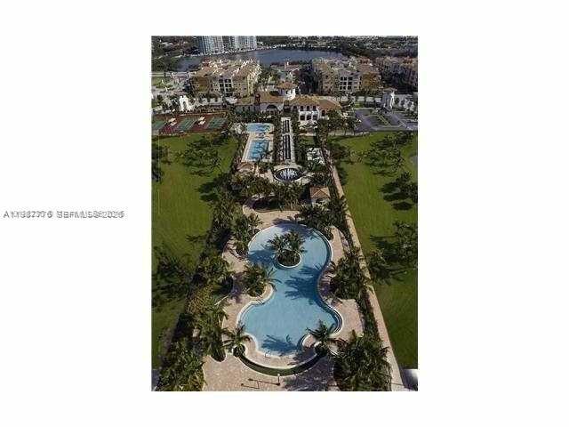 SAWGRASS LAKES - Residential
