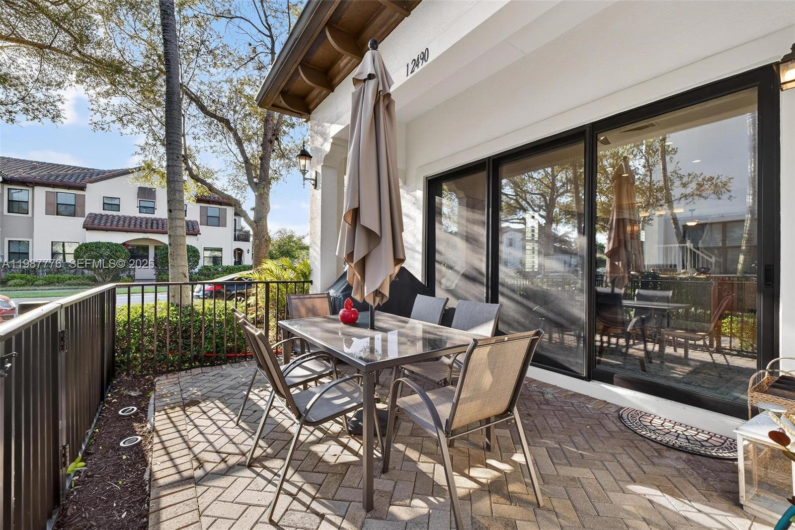 SAWGRASS LAKES - Residential