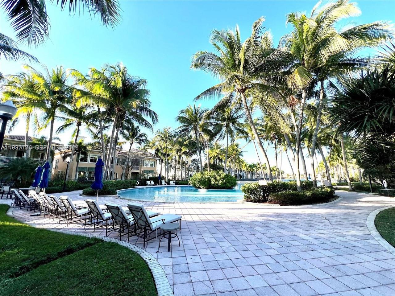 SAWGRASS LAKES - Residential