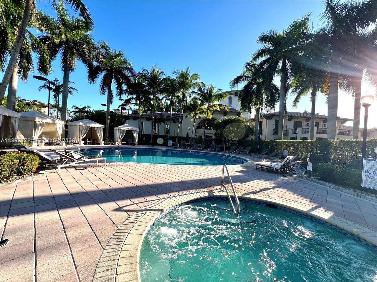 SAWGRASS LAKES - Residential