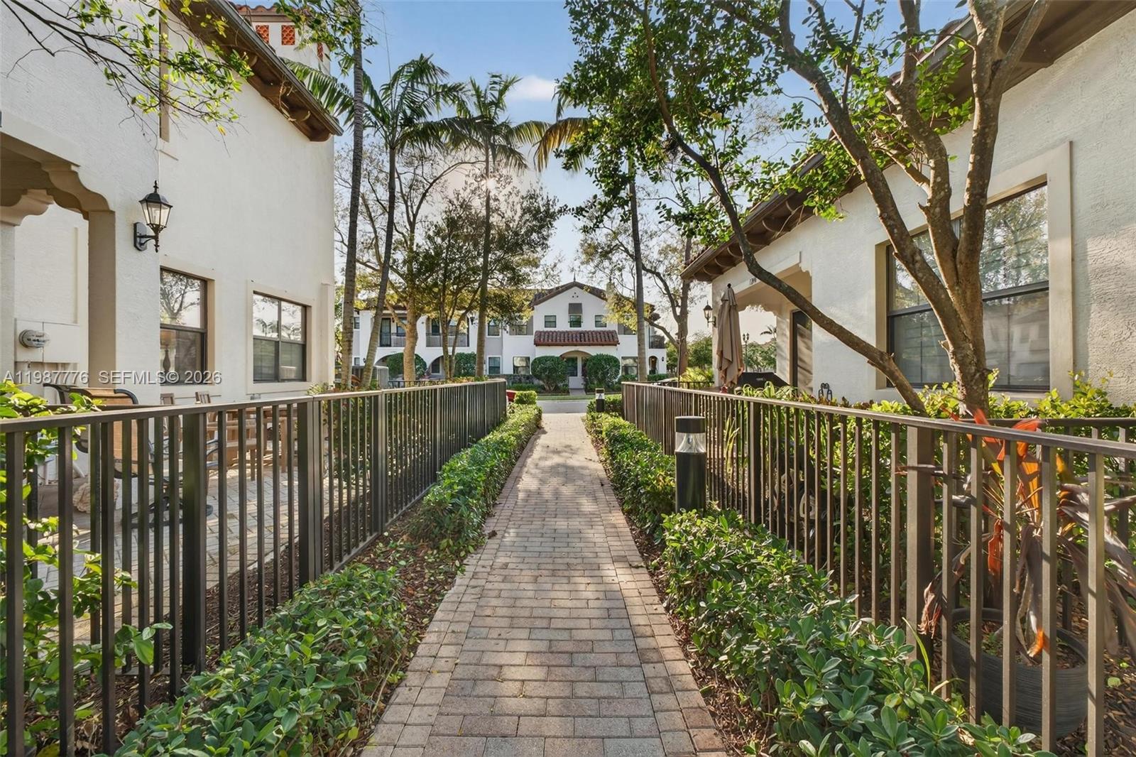SAWGRASS LAKES - Residential