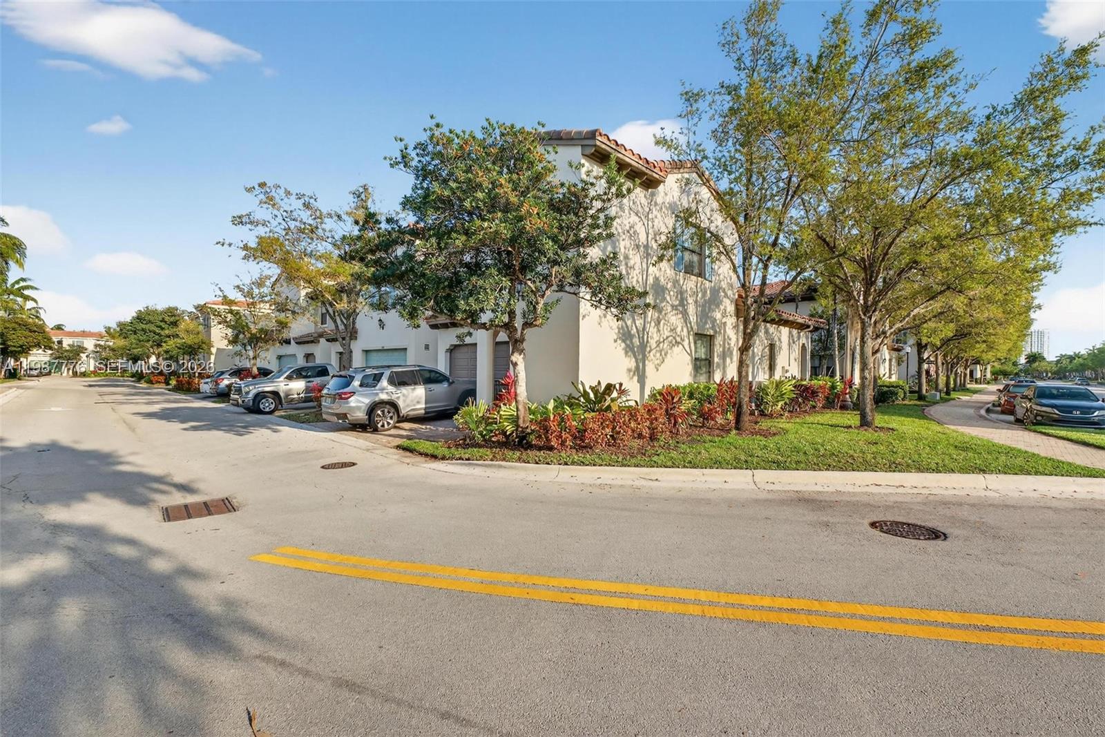 SAWGRASS LAKES - Residential