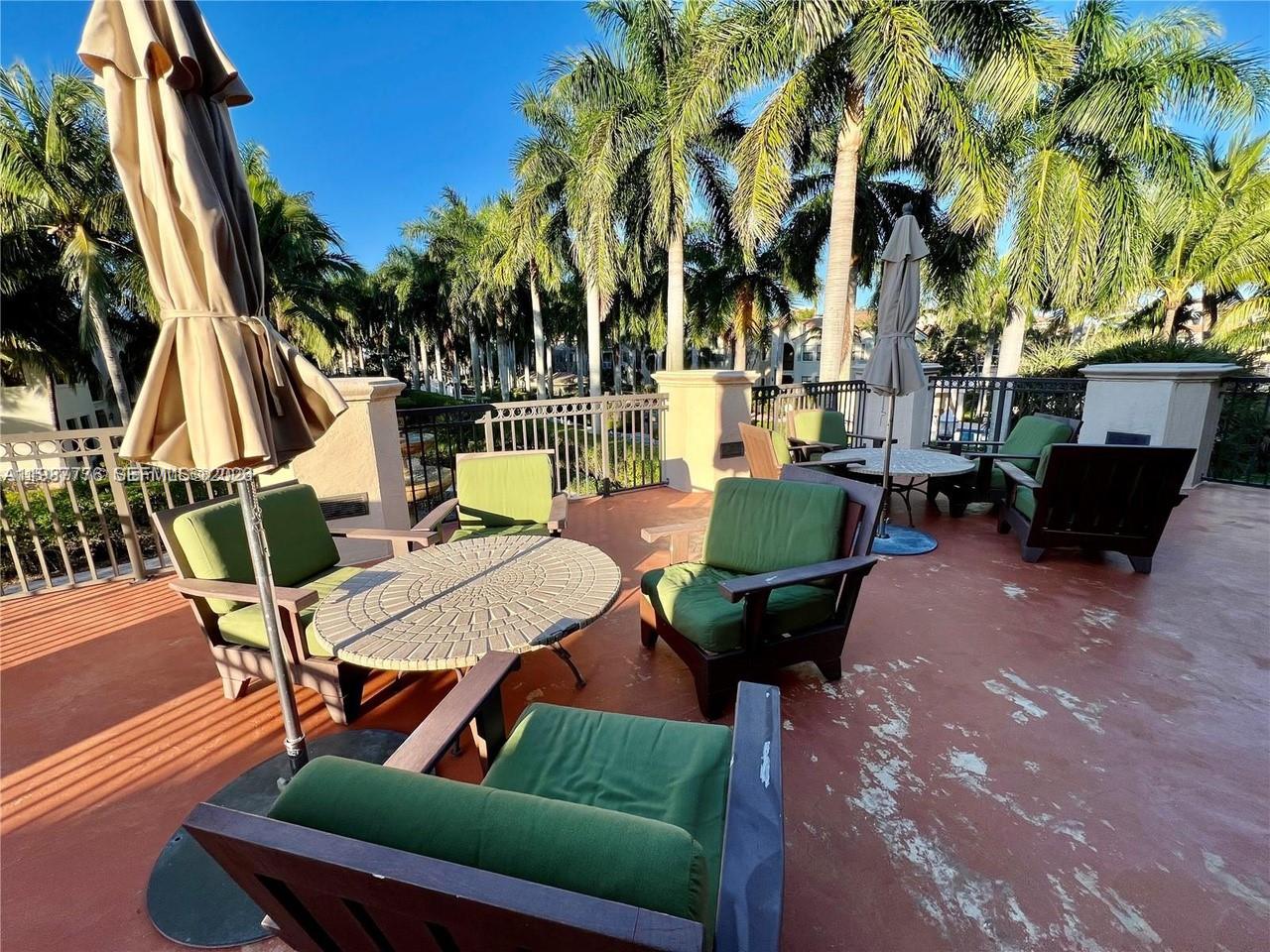 SAWGRASS LAKES - Residential