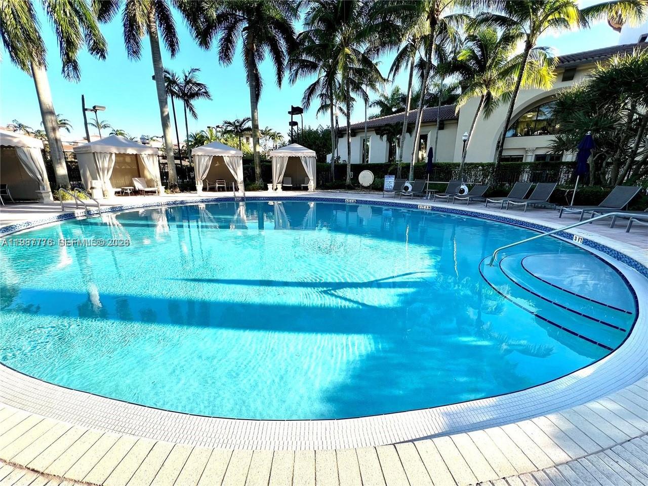 SAWGRASS LAKES - Residential